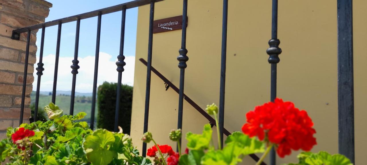 Agriturismo Tenuta Santa Maria Notaresco ภายนอก รูปภาพ