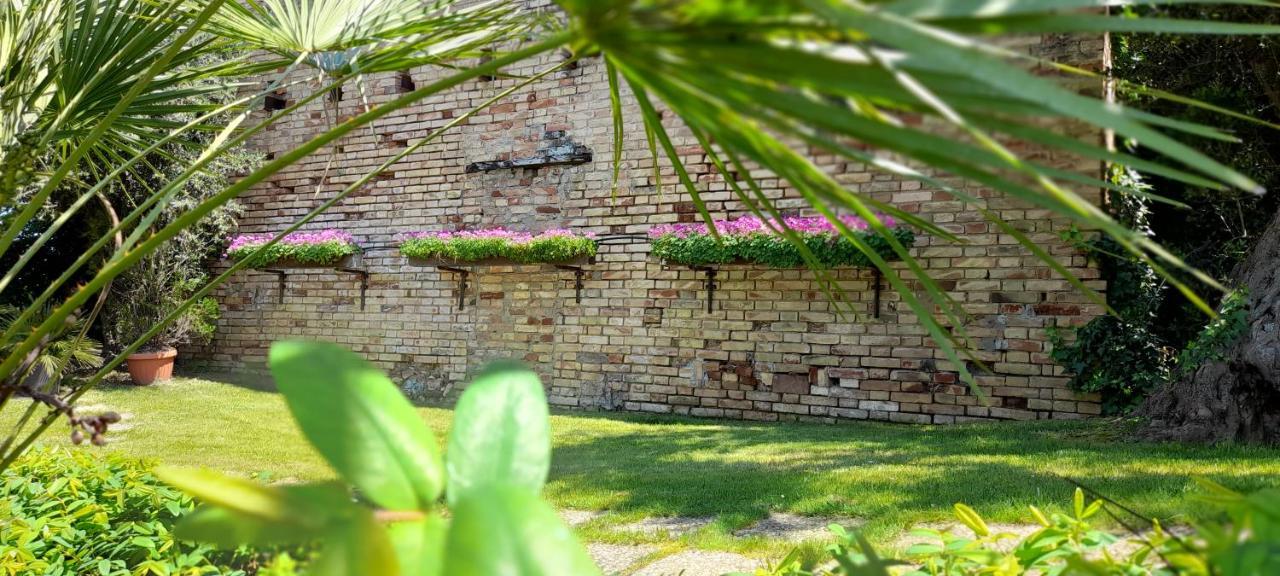 Agriturismo Tenuta Santa Maria Notaresco ภายนอก รูปภาพ