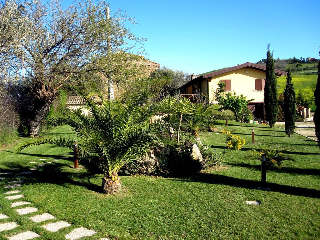 Agriturismo Tenuta Santa Maria Notaresco ภายนอก รูปภาพ